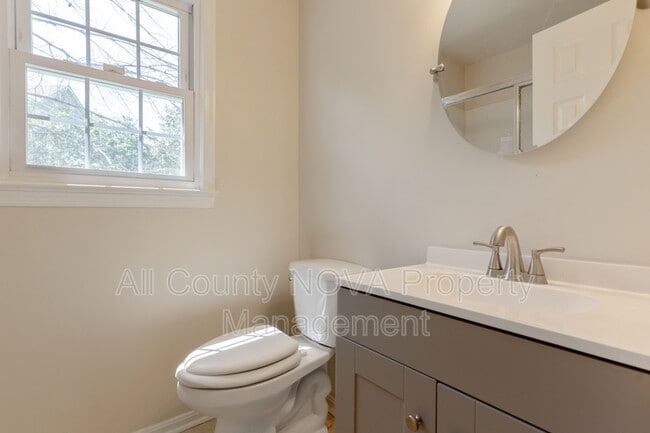 Building Photo - 7826 Fordson Rd