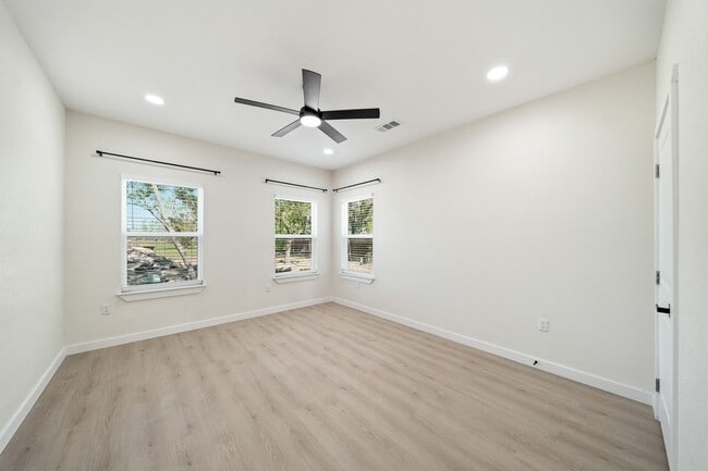 Building Photo - 6511 Old Massey Rnch Rd