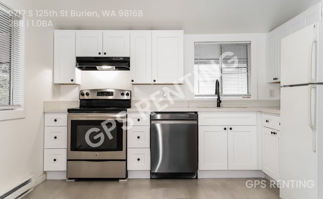 Building Photo - 2717 S 125th St