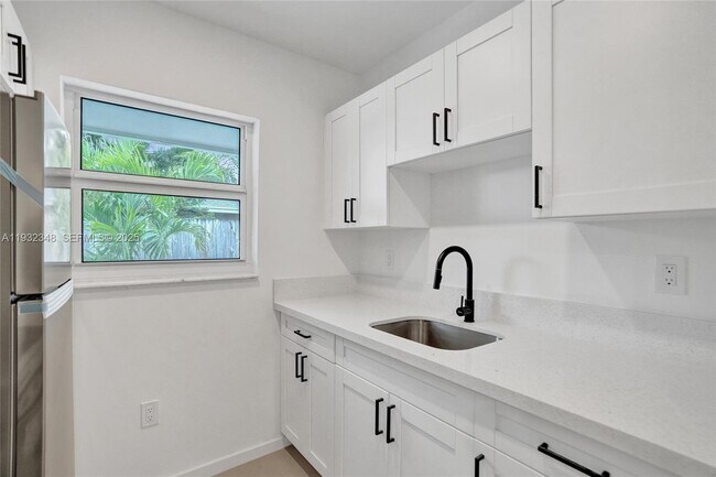 Building Photo - 922 NW 4th Ave