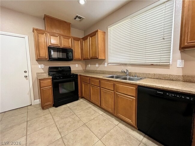 Building Photo - 548 Ivy Spring St