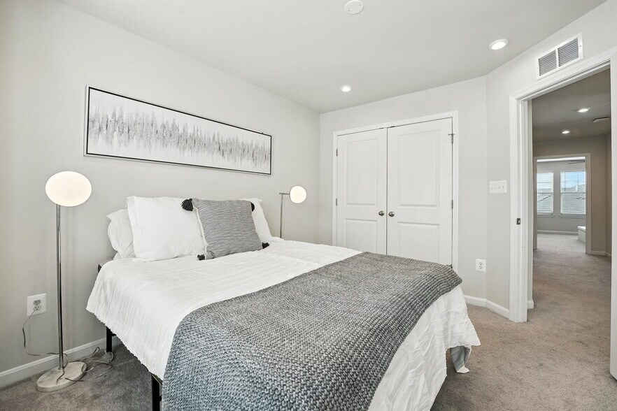 Building Photo - 18286 Summit Pointe Dr