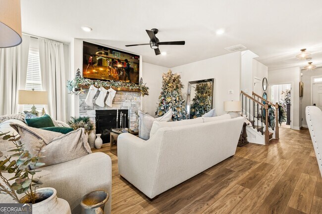 Building Photo - 295 Birdie Cir