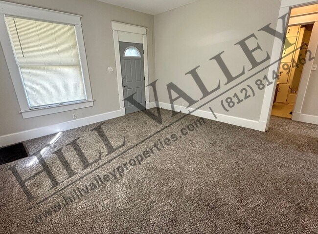 Building Photo - Two bedroom home