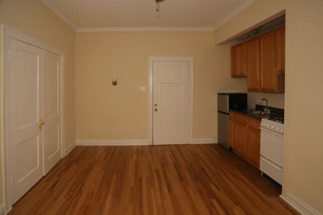Building Photo - 4349 N Damen