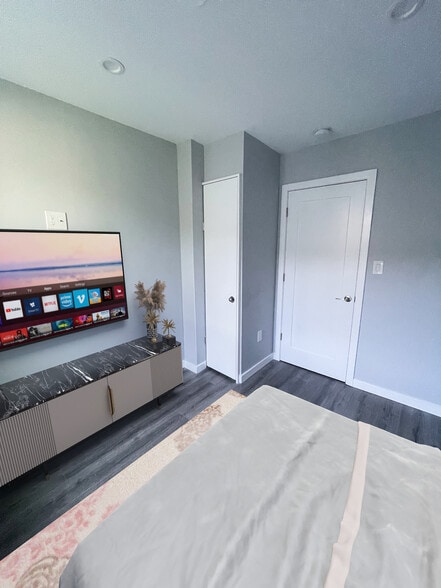 Virtual staging - 2445 Harlan St