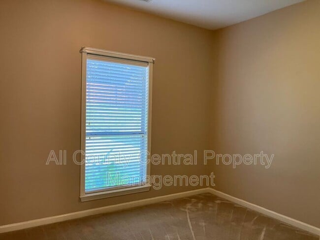 Building Photo - 2045 Forest Lakes Ln
