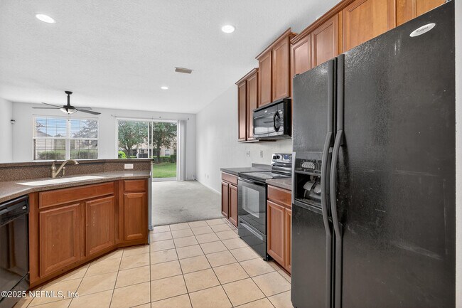 Building Photo - 3880 Buckthorne Dr