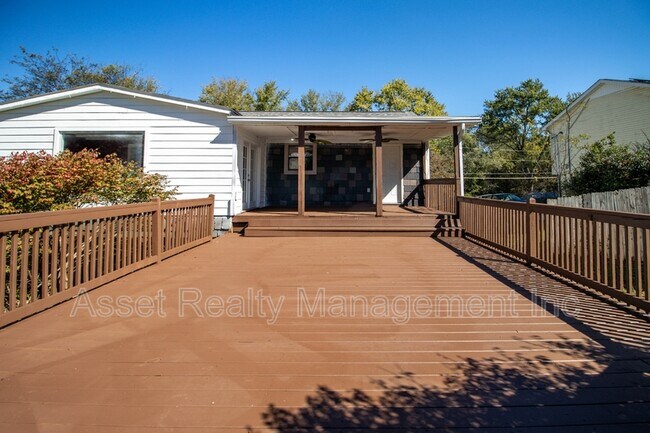 Building Photo - 1817 Sedgewick Dr