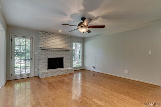 Building Photo - 401 Riverdale Dr