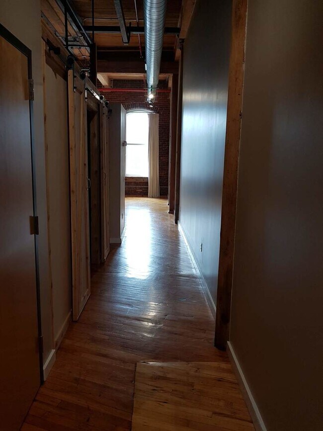 Building Photo - Available NOW- 1-Bd/1Ba in Werthan Lofts