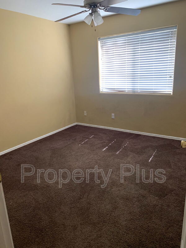 Building Photo - 3301 E Earll Dr