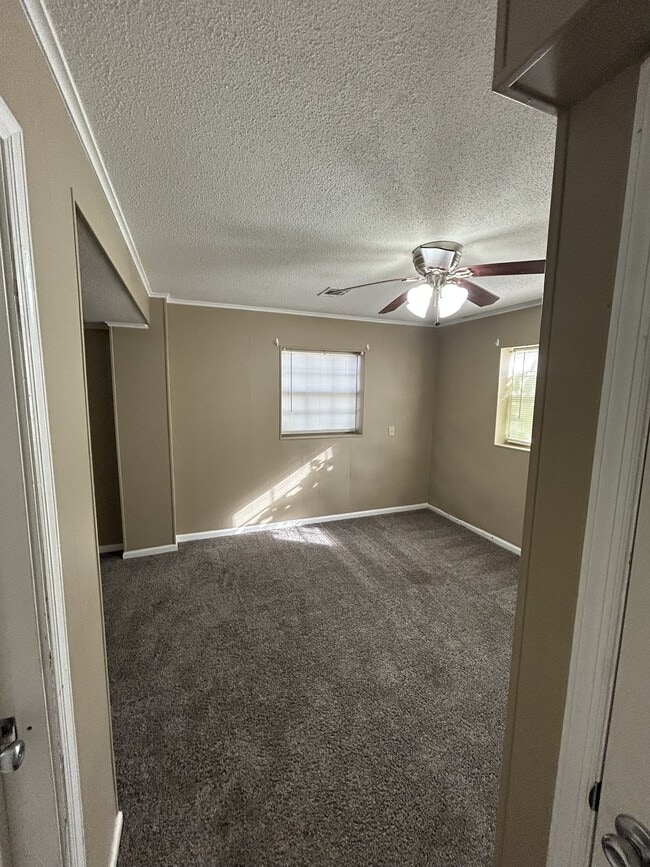 Building Photo - 2117 Ridge Rd