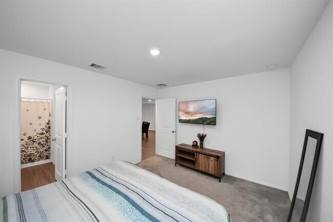 Building Photo - 7319 Clover Chase Dr