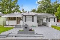 Building Photo - 821 W 51st St