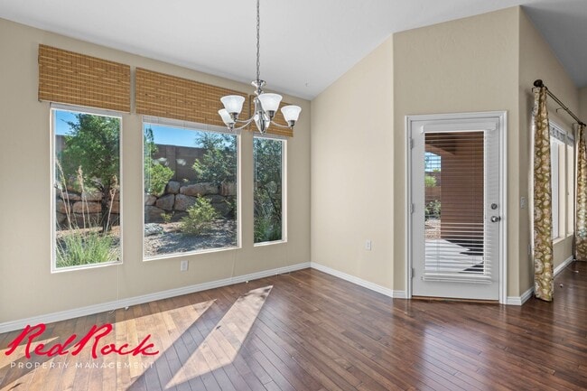 Building Photo - Sun River 2 Bedroom Home with Bonus Den! F...