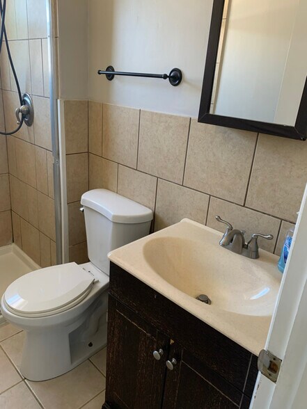 Building Photo - 764 Holiday Ln