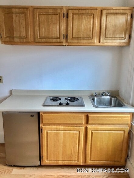 Building Photo - 405 Beacon St