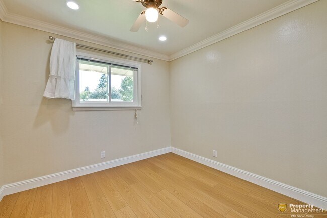 Building Photo - Turnkey Home with Natural Light & Upgrades...