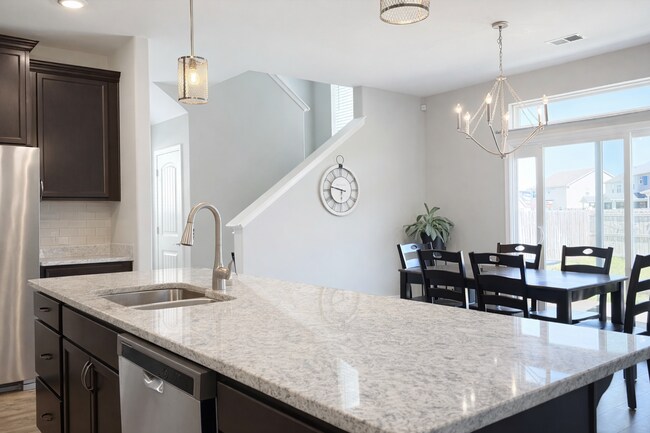 Building Photo - Open concept plan in Savannah Southside - Close to I95