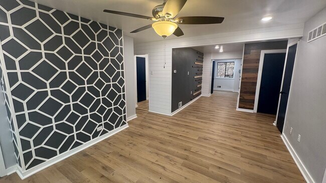 Building Photo - 5618 Phillips Ave