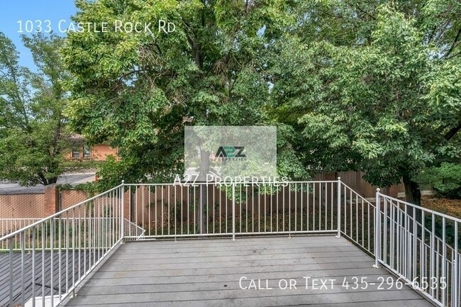 Building Photo - 1033 Castle Rock Rd