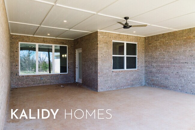 Building Photo - 1796 Salma Rd