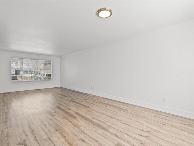 Building Photo - Newly Renovated 4 Bedroom Home with Gorgeo...