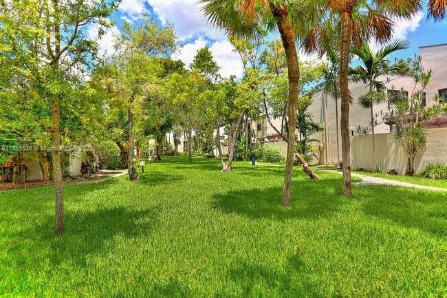 Building Photo - 4732 SW 67th Ave