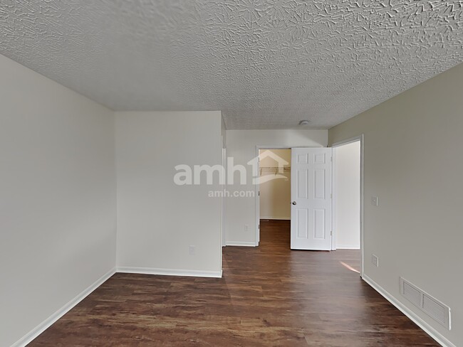 Building Photo - 5889 Westbend Dr