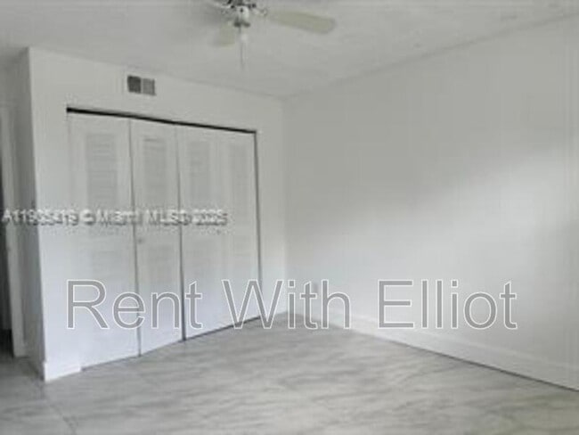 Building Photo - 610 S Park Rd