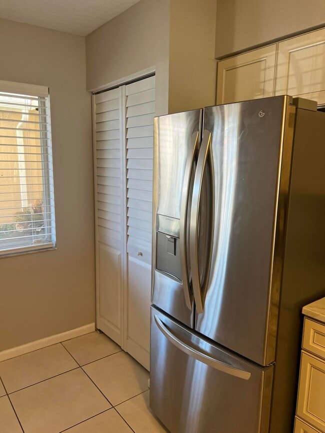 Building Photo - 5951 Regal Glen Dr