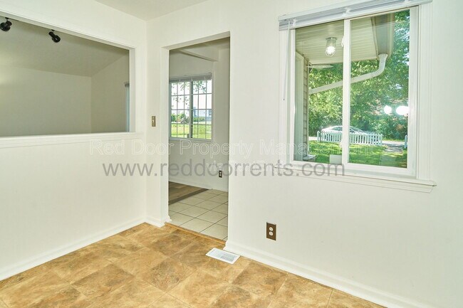 Building Photo - 5422 Greenfield Ave