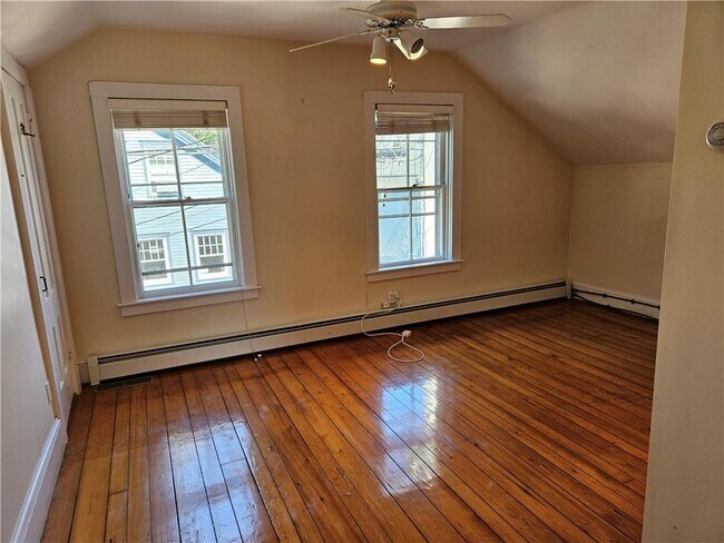 Building Photo - 10 Cherry St