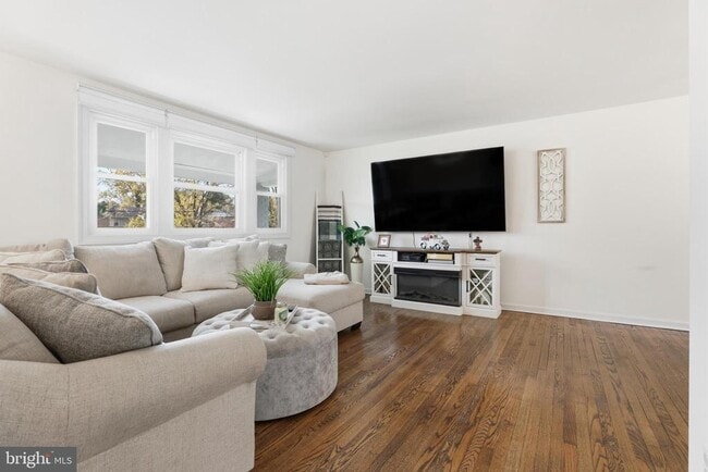 Building Photo - 6906 Berkshire Dr