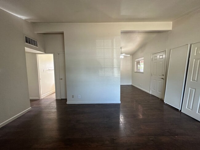 Building Photo - 1316 Thorsen Ave