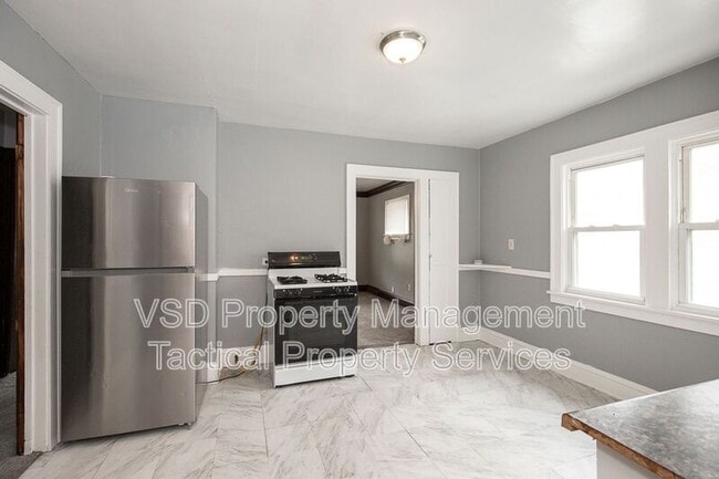 Building Photo - 4024 E 143rd St