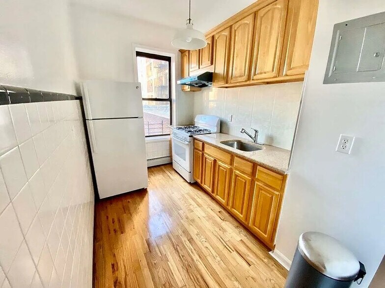 Building Photo - 53 6th Ave