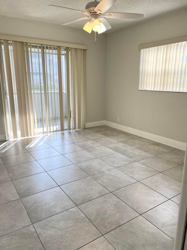 Building Photo - 150 Burgandy Way