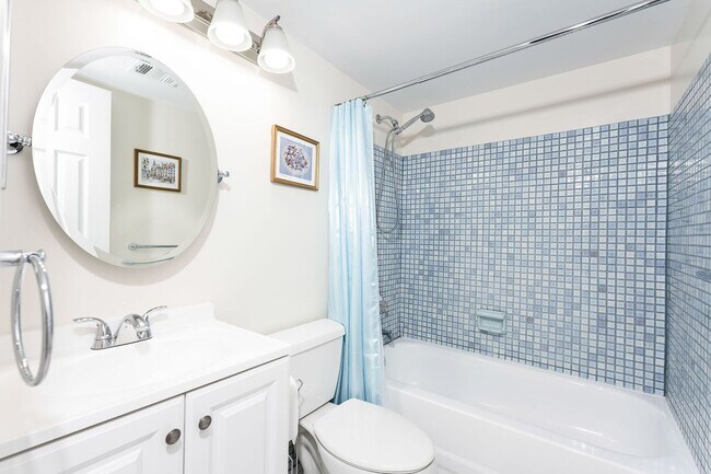 Building Photo - Stunning 4 Bedroom 3 and a Half Bath Bethe...