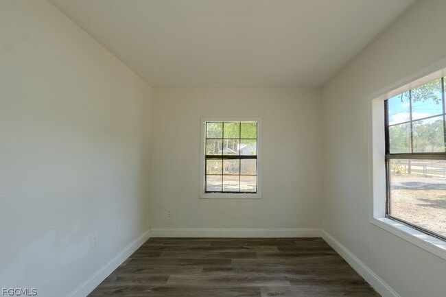 Building Photo - 599 Carolina Ave