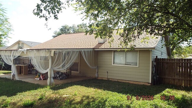 Building Photo - 8311 Meadow Fire St