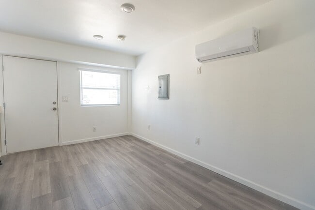 Interior Photo - 3537 Clarington Ave