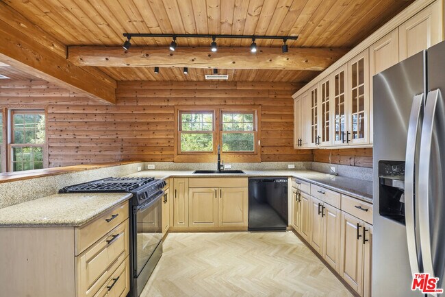 Building Photo - 373 Loftyhill Dr