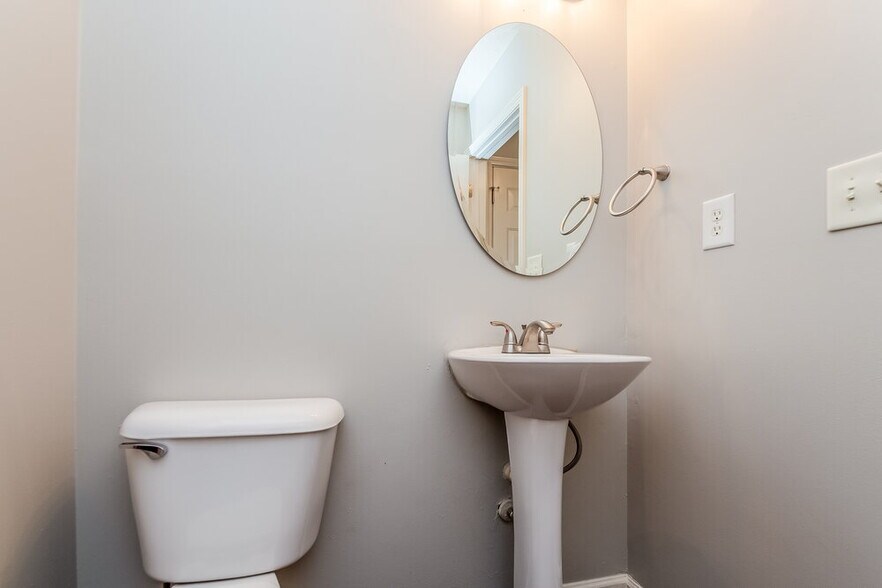 Building Photo - 5295 Tussahaw Crossing