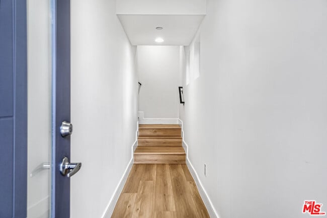 Building Photo - 2057 1/2 S Garth Ave