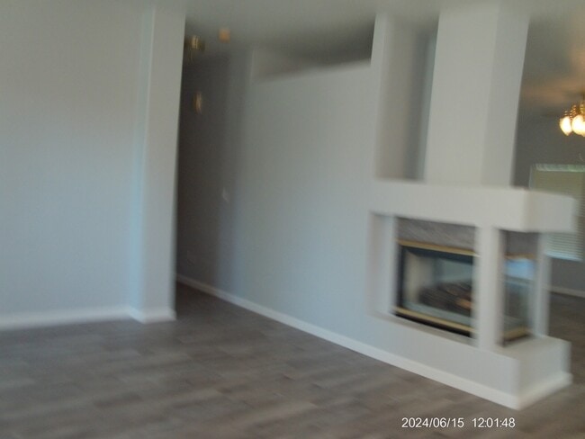 Building Photo - 1007 Mariposa Dr