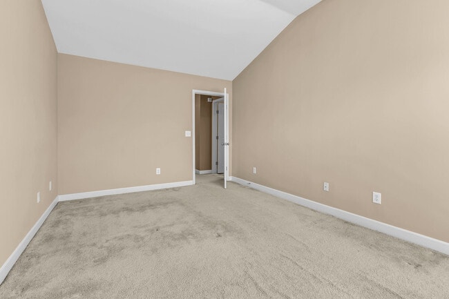 Building Photo - 553 Rosedale Ave