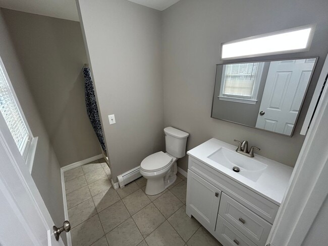 Building Photo - 3BR/2.5BA Home In Torrington