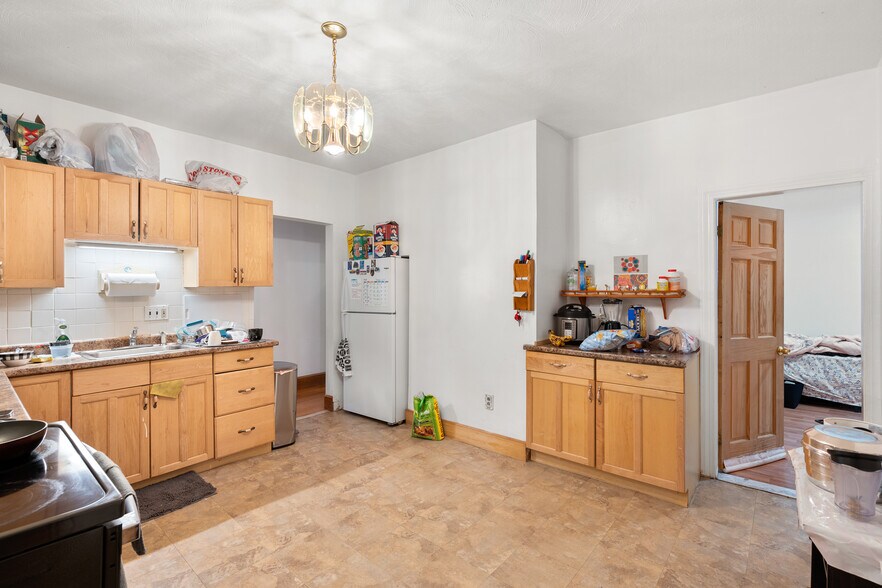 Building Photo - 78 Hillside St